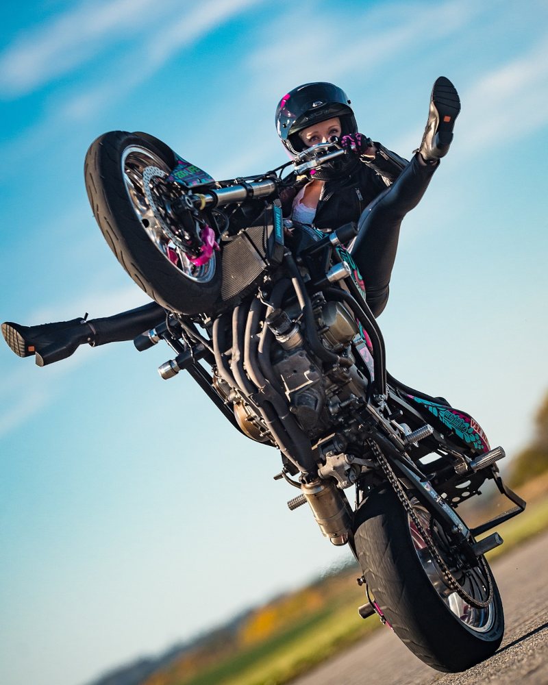 Kate Stunt při jízdě